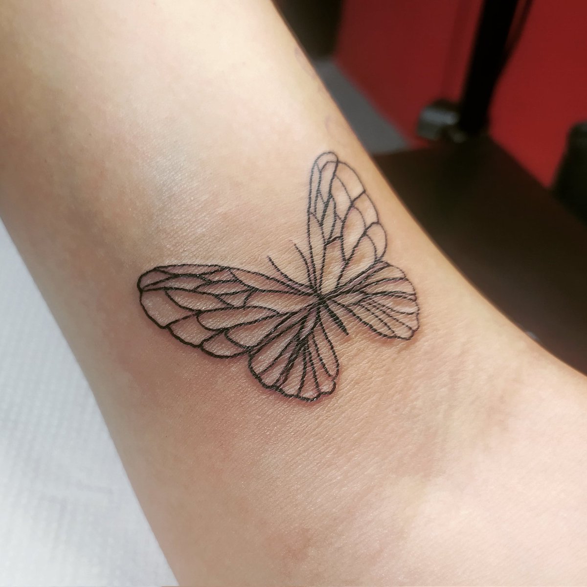 _karolineemili's tweet photo. 🦋

#emilitattoo #tattoo #tattoos #tatuagem #inktattoo #tattoolovers #tattoostyle #tattooinspiration #tattoostudio #tattooborboleta #tattoocampomourao #tattoobrasil #tattoopr #tattooideias #tattooart #tattoolove #tattoolife #tattooink https://t.co/IY7WIlDo1h