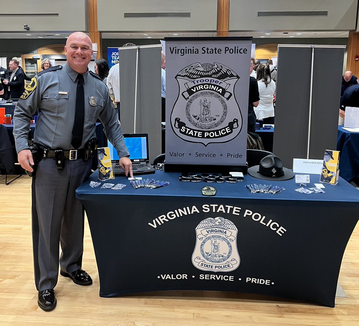 VSPPIO's tweet photo. Calling all @VMI1839 #Keydets! Stop by Marshall Hall between now & 1 PM today (10/26/22). #VSP Trooper Joyner is here to help you secure your future! Now hiring for #Trooper & many civilian positions (IT, HR, etc). #ValorServicePride #challengeyourselftomakeadifference #VMI https://t.co/kIqNhwjsEZ