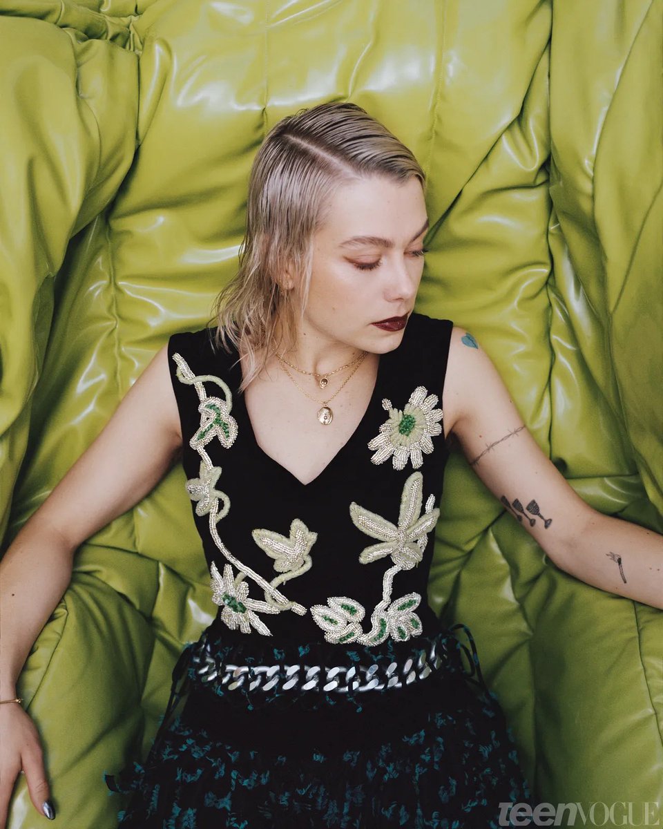 thisiskeitrying's tweet photo. everyday i thank the universe for letting me live at the same time at phoebe bridgers. https://t.co/WCrPHCUX2J