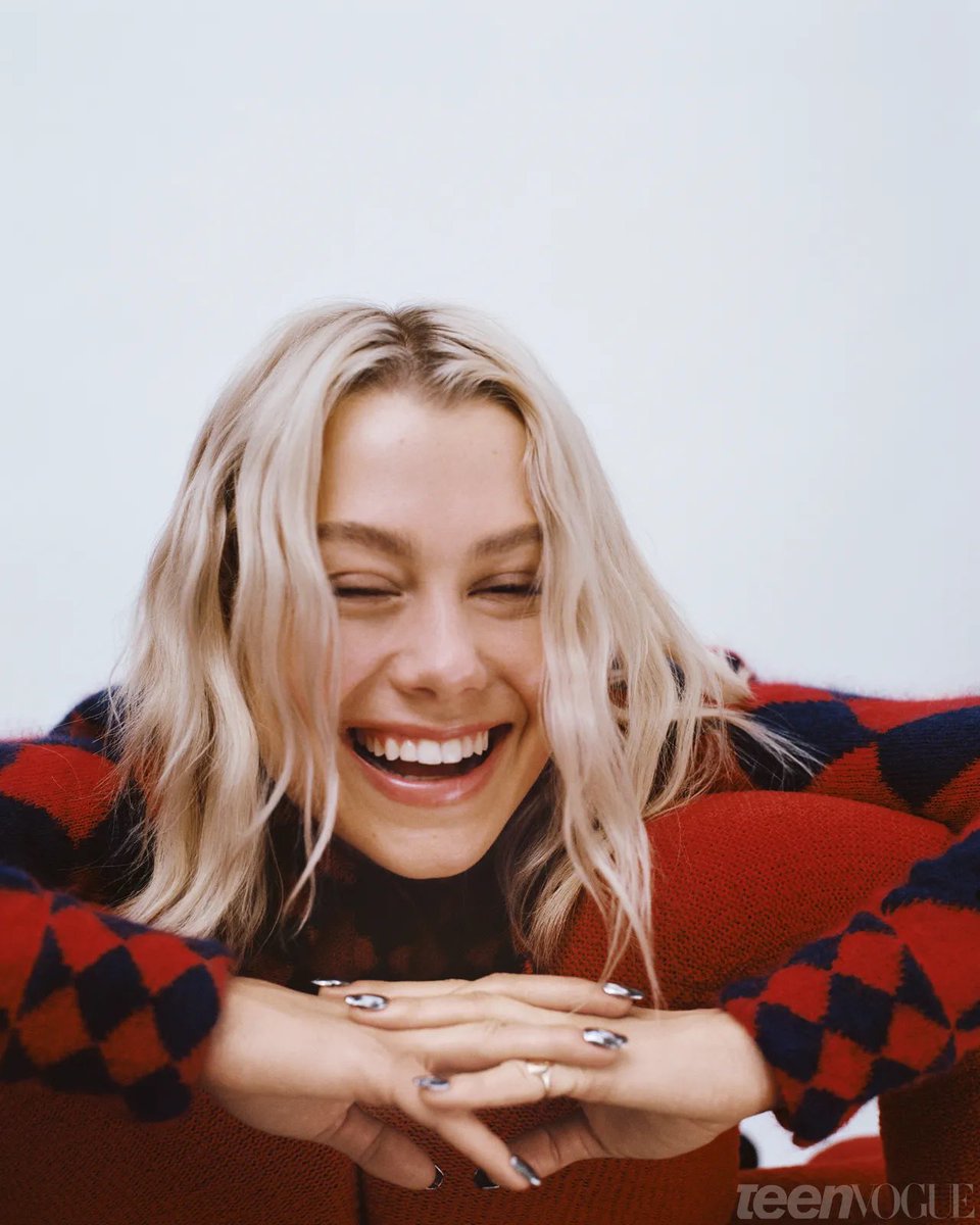 thisiskeitrying's tweet photo. everyday i thank the universe for letting me live at the same time at phoebe bridgers. https://t.co/WCrPHCUX2J
