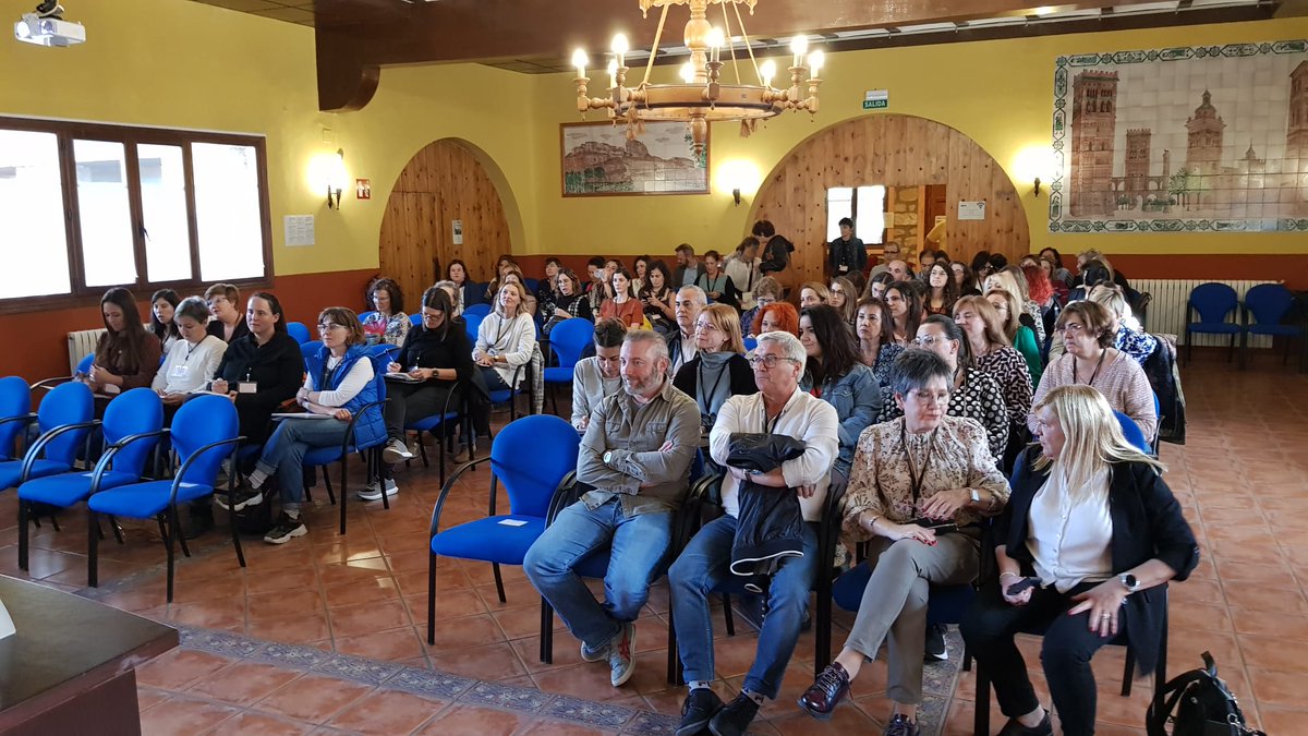 GobAragon's tweet photo. 🗣 "La colaboración entre el @GobAragon y las entidades locales ha sido fundamental para devolver la vida a los servicios sociales" Afirma la consejera @marivibroto en #OrihuelaDelTremedal https://t.co/U3fEOIh78c