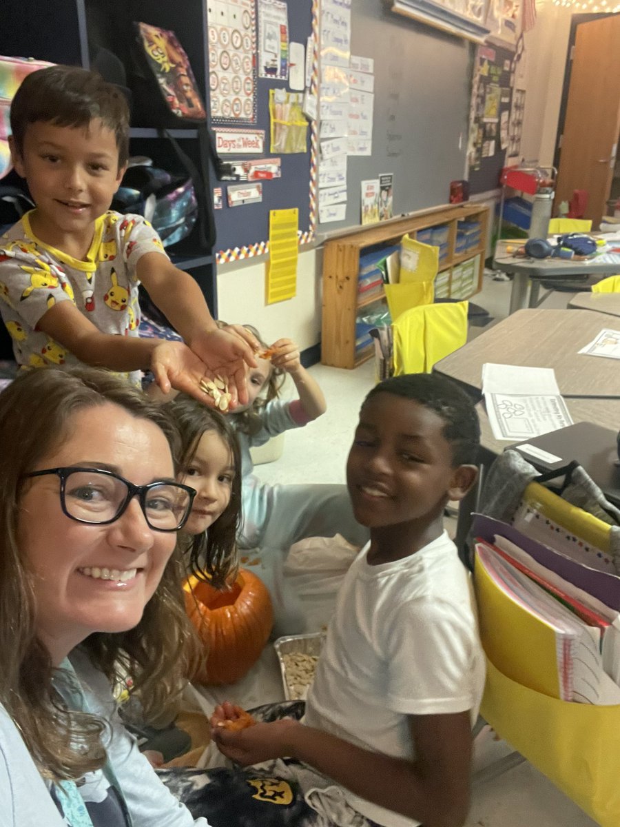 VtaylorPhD's tweet photo. Pumpkins are taking over Ms. Dryden’s 1st grade class! How many seeds do you think are in a pumpkin? @NSESDolphins @SufVAschools https://t.co/NcpA7pXYS2