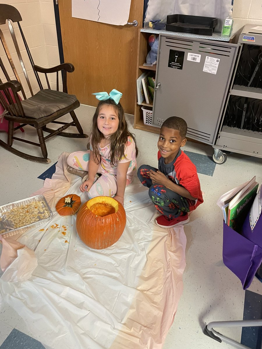 VtaylorPhD's tweet photo. Pumpkins are taking over Ms. Dryden’s 1st grade class! How many seeds do you think are in a pumpkin? @NSESDolphins @SufVAschools https://t.co/NcpA7pXYS2