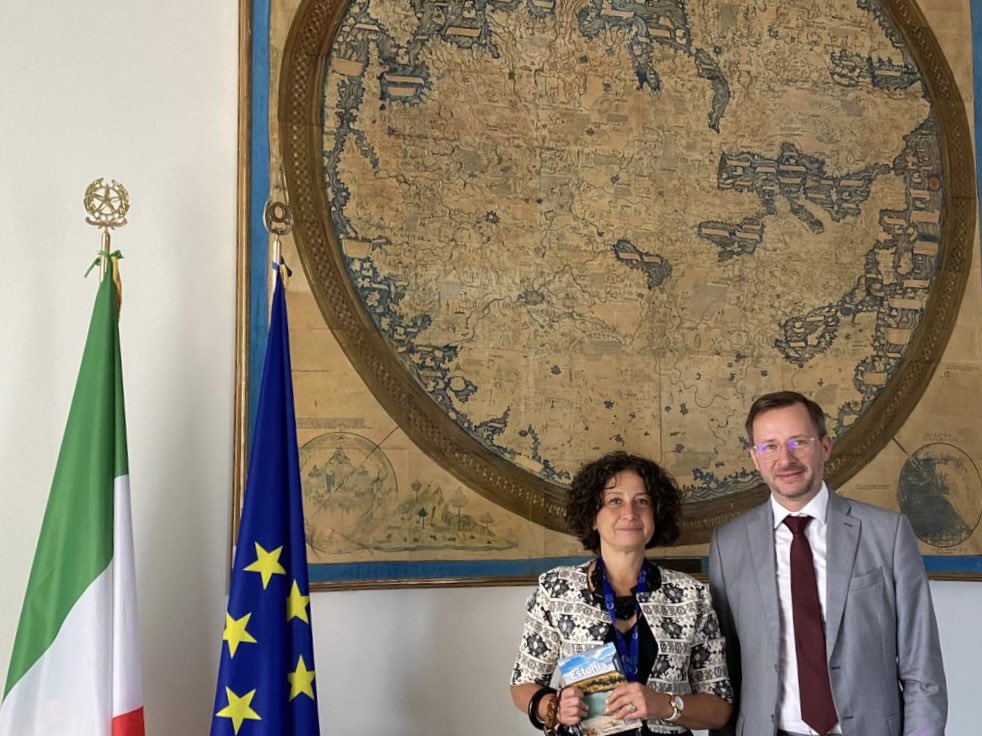 Thank you @LauraCarpini for the meeting today in wonderful Rome. This was a great opportunity to map 🇪🇪 and 🇮🇹 common interests and opportunities in #CyberSecurity. Fun fact - this ancient map also has my home 🏝 @saaremaa on it. @MFAestonia