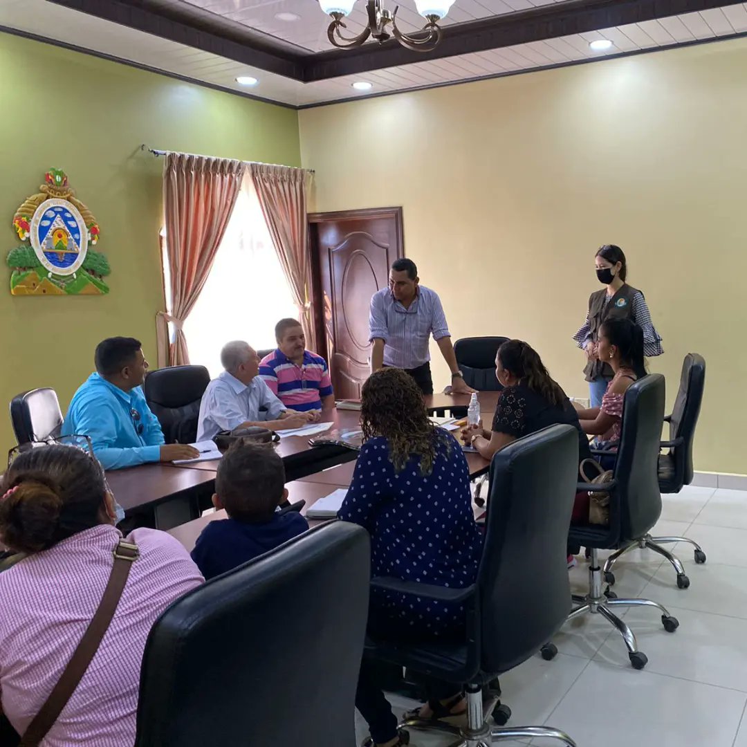 fotssieh's tweet photo. https://t.co/PTAUTEvIuF reunió con autoridades municipales ,el alcalde Medardo Pineda,Cristi Morales y Maylin Mejía de la OMM y dirigentes del Valle de Quimistan  en Azacualpa, Santa Bárbara para artícular y organizar a las comunidades para desarrollar un trabajo de proyección https://t.co/8rDEhVCSLE