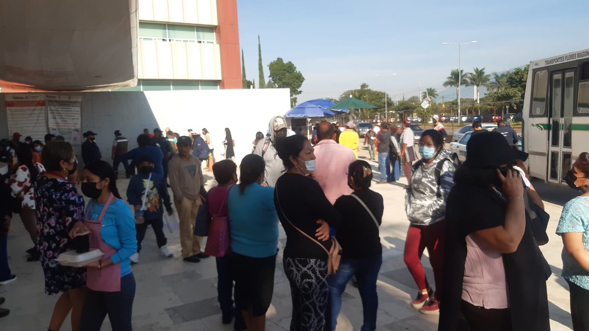 CuartaPlana's tweet photo. #Enterate #Oaxaca | Integrantes de la organización #FIOB hace presencia en Ciudad Administrativa del @GobOax. #Noticias #Precaucion https://t.co/ySmevJRMGd