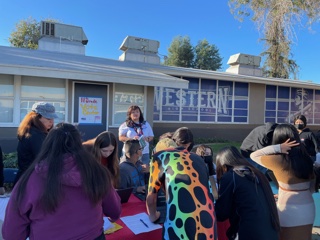 WHSPios's tweet photo. ☑️MOCK ELECTION☑️
Students voted in a mock election yesterday after learning about candidates and propositions in their social science classes.
👏Shout out to Mrs. Clark-Yamamoto for organizing this event with her department.
#LikeAPio #CAMockElection #watchWestern #UnlimtedYou https://t.co/UYESTldwDY