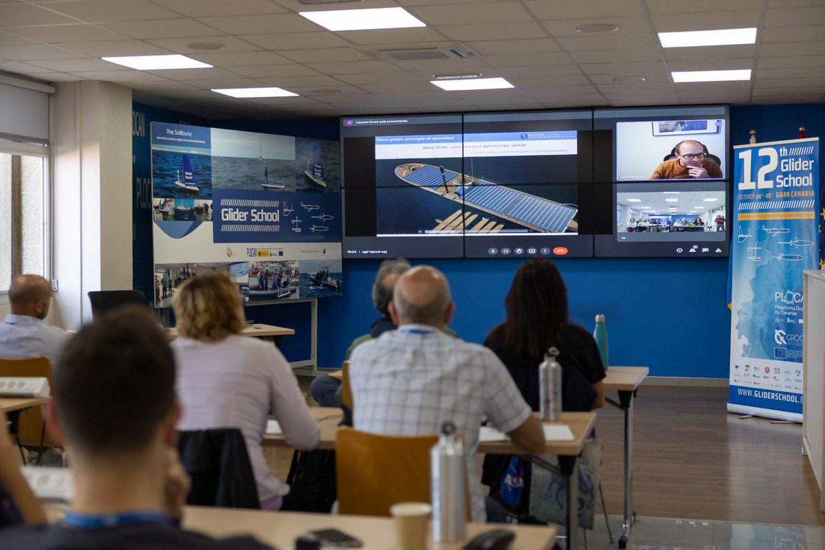 GliderPLOCAN's tweet photo. #GliderSchool2022 - Back to classroom from #glider lab after setting up #Sailbuoy @offshoresensing to attend the talk by #LaurentGrare @lgrare on #WaveGlider @LiquidRobotics applications @Scripps_Ocean @Groom2RI @EuroGOOS @Euro_Sea #OceanObserving @agenciaiisi #ICTSNews @plocan https://t.co/TyrLqBq4aE