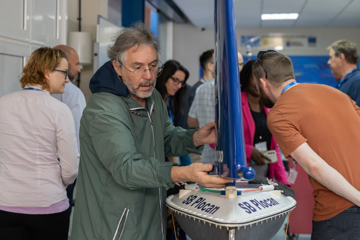 GliderPLOCAN's tweet photo. #GliderSchool2022 - Back to classroom from #glider lab after setting up #Sailbuoy @offshoresensing to attend the talk by #LaurentGrare @lgrare on #WaveGlider @LiquidRobotics applications @Scripps_Ocean @Groom2RI @EuroGOOS @Euro_Sea #OceanObserving @agenciaiisi #ICTSNews @plocan https://t.co/TyrLqBq4aE