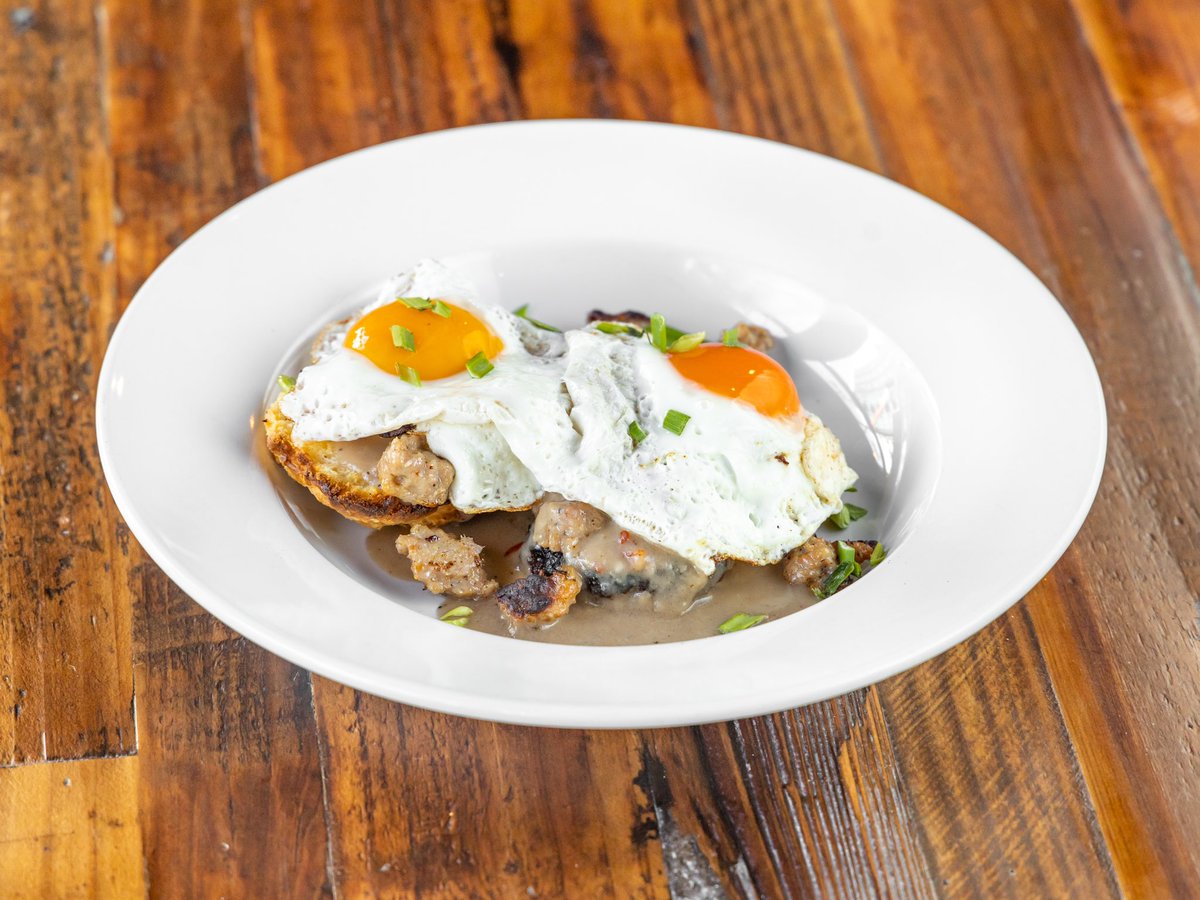 detroitveseys's tweet photo. 😍BISCUITS &amp; GRAVY!!! They don’t photograph the best but they are YUMMY as hell!!  

🍳Dine in ~ Pick Up ~ Delivery at https://t.co/7n4pU2hzjq 

#LA #DTLA #artsdistrictla #bikecafe #comfortfood #coffee #losangeles #eeeeeats #eaterla #infatuationla #breakfast #brunch #labrunch https://t.co/hdIti0CgZd