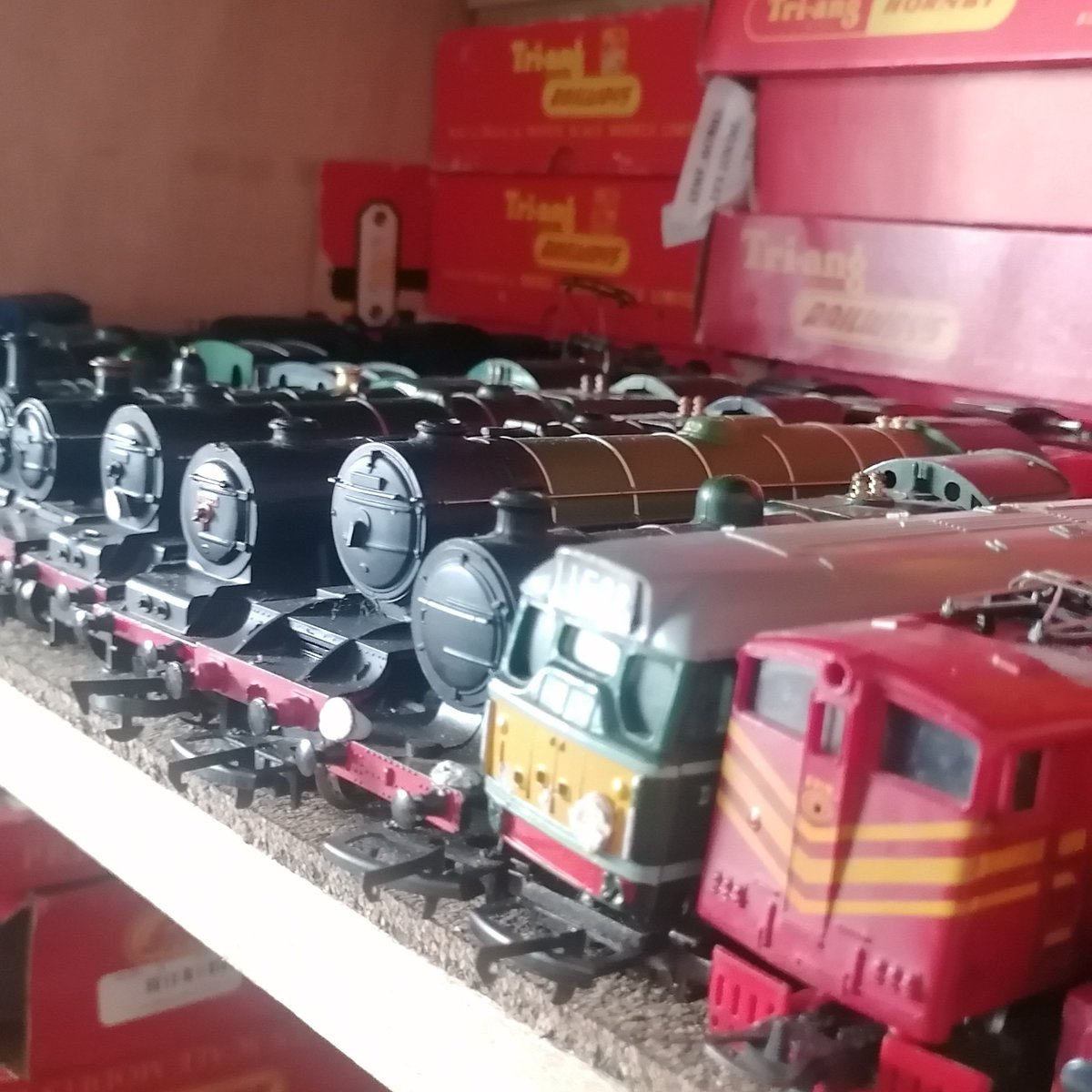 LTrauzz's tweet image. A fine fleet of locomotives indeed!