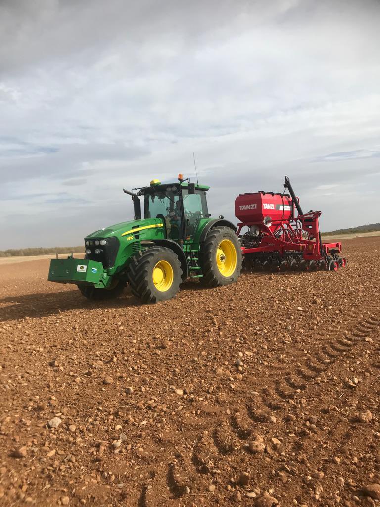 Pues que habrá que sembrar…. Ninguna gana también os lo digo… entre la sequía, el aumento de costes de producción, y la nueva normativa que nos está axfisiando… sería mejor quedarse en casa y cobrar una paguita🤔
#DesilusionEnElSectorPrimario