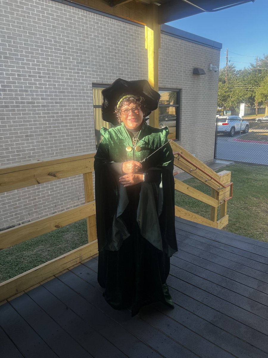PRican_Teacher's tweet photo. Red Ribbon Week at The Creek “Favorite Book/Movie Character”
#mcjhredribbon22 @mcjhgators https://t.co/38Qrk9l4x0
