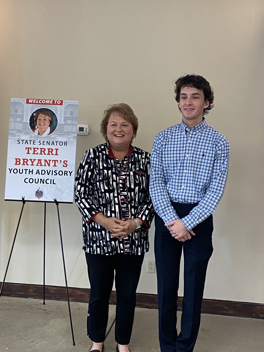 jdppdj26's tweet photo. Spending the day engaging students in learning about the political process. https://t.co/mOX3pv6LNm