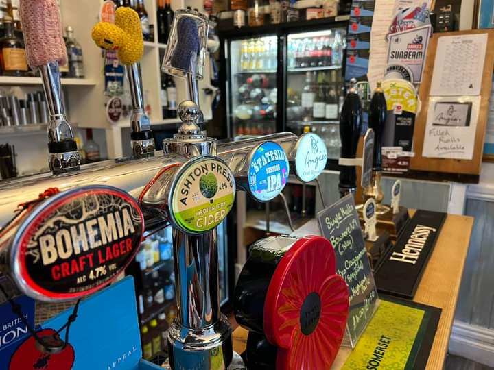 AngiesGlos's tweet photo. We have a great selection of #beer #cider &amp; #realales on draught today! such as @BespokeBrewery &amp; some delights in the cellar from @otterbrewery @PitchforkAles @3dbeercom #Goodbeer #Goodbrewies #Goodpub #Gloucester @CampaignforPubs @GloucesterBID https://t.co/m5LrO3grnS