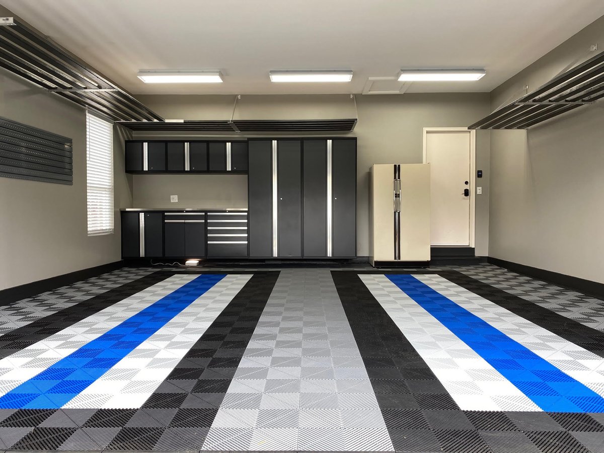 RhinoShelf's tweet image. Yes Rhino Shelf Garage Storage Systems are strong and safe, but they also LOOK GREAT in any garage! (919) 331-0204 rhinoshelf.com #conquertheclutter #madeinamerica #garagestorage #homeorganization #garagegoals