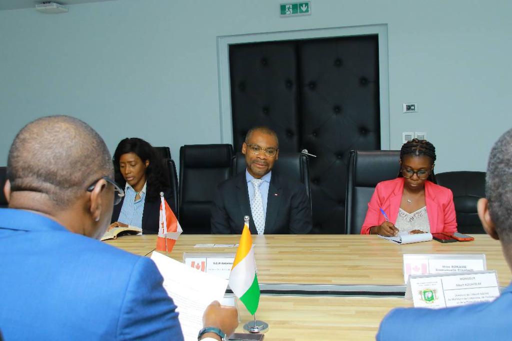 AndersonBlanc2's tweet photo. Overview of the growing 🇨🇦🇨🇮 bilateral trade relationship with the Minister of Trade, Industry and SME Promotion - Industrialization for equitable and inclusive economic development #Diversification #Industrialization #WinWinPartnerships #CIV225 https://t.co/oHPQ80xerG