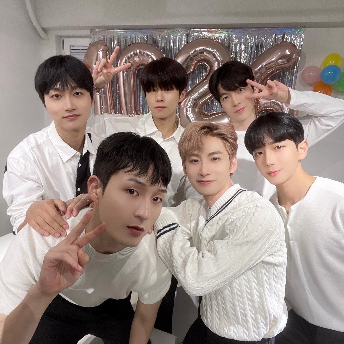 Official_SKYE_'s tweet photo. 5주년 축하해 줘서 고마워요❤️
앞으로도 오래 봐요🙇🏻‍♂️

#인투잇 #인투유 #IN2IT #IN2U #지안 #연태 #인호 #현욱 #아이젝 #인표 #JIAHN #YEONTAE #INHO #HYUNUK #ISAAC #INPYO #Happy5thAnniversary #해피5주년 https://t.co/k9jKr2HLfh