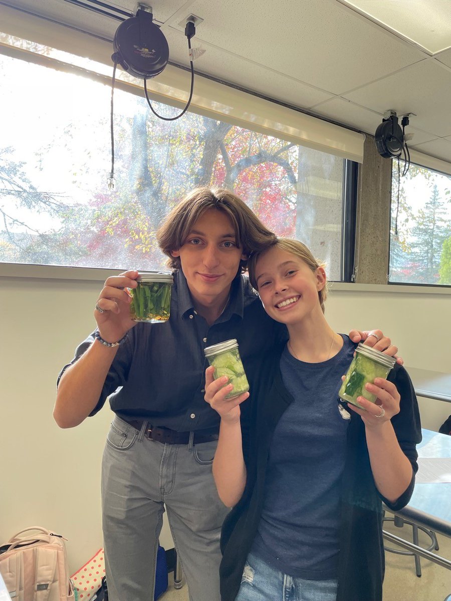 WashtenawTMC's tweet photo. Fall is a great time to be doing some hands-on learning! 

#Biology classes moved 3 cubic yards of compost at the #WTMC #StudentFarm to get the beds ready for cooler temperatures.

The #FoodAndFarmClub made quick #pickles using ingredients grown here on @washtenawcc's campus! https://t.co/CmhWPUrPGd