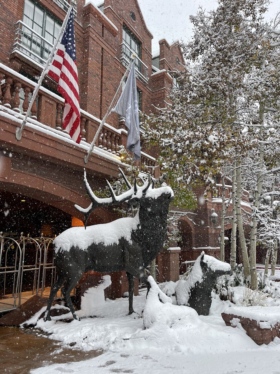 amkeller32's tweet photo. Beautiful setting for ARTBA’s Central and Western Regional Meeting. #ARTBAREGIONALS @StRegisAspen #Terracon https://t.co/qSWhCneh7g