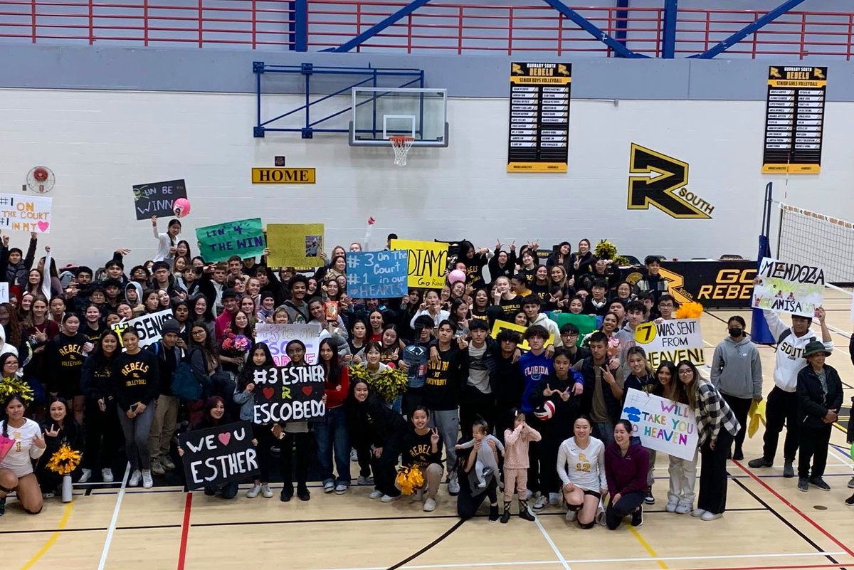RebelsAthletics's tweet photo. Senior Girls #Volleyball Senior Night ❤️
Tremendous evening of Volleyball as friends & families came out to celebrate the last home game for our Seniors!
Program pride was on full display 👏👏
#Andiamo
#ForzaRebels
#VamosRebels
#GoRebels 🖤💛🏐 https://t.co/UmDgqhLITC