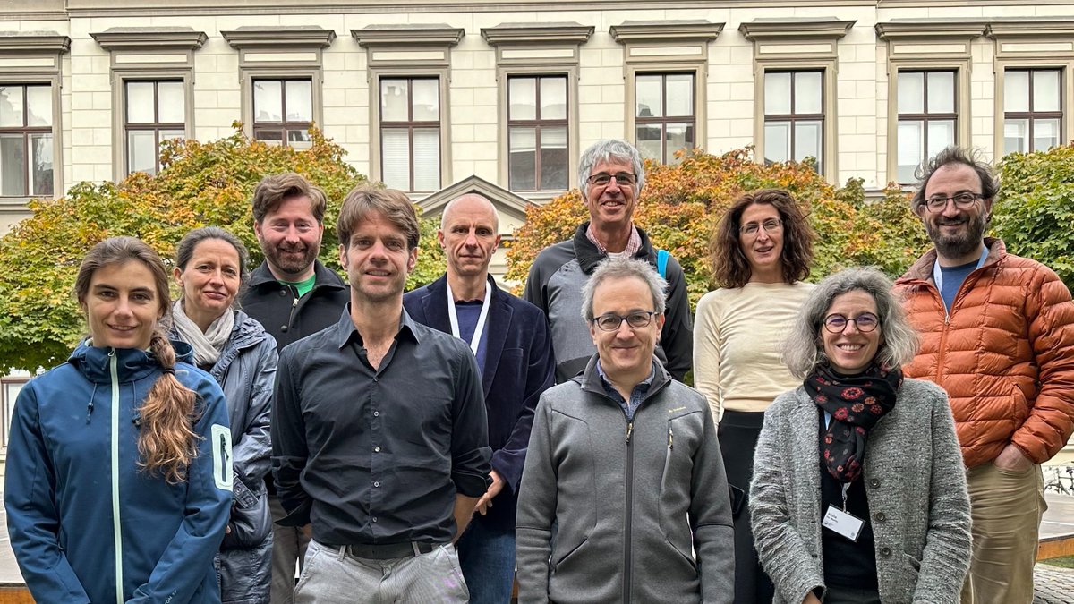 Alma Dal Co (@alma_dalco) on Twitter photo Take 12 minds from 12 disciplines and blend well.
Result: *Superfun** meeting on Collective Resilience.
Hosted by <a href="/sfiscience/">Santa Fe Institute</a> and <a href="/CSHVienna/">Complexity Science Hub</a>
with <a href="/jeremyvancleve/">Jeremy Van Cleve</a>, <a href="/Peter_Turchin/">Peter Turchin</a>, @HochTwit, @RalfKurvers, @akcayerol and more. Take 12 minds from 12 disciplines and blend well.
Result: *Superfun** meeting on Collective Resilience.
Hosted by <a href="/sfiscience/">Santa Fe Institute</a> and <a href="/CSHVienna/">Complexity Science Hub</a>
with <a href="/jeremyvancleve/">Jeremy Van Cleve</a>, <a href="/Peter_Turchin/">Peter Turchin</a>, @HochTwit, @RalfKurvers, @akcayerol and more.