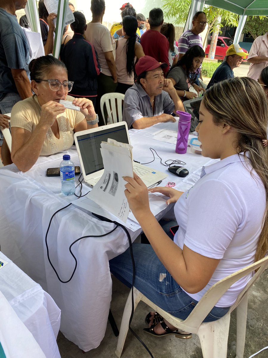 Alexi2Castillo's tweet photo. ¡NO PARAMOS!
A petición de la misma comunidad nuestra oferta social #QUEJATE📣 se expande por la localidad metropolitana.
Una muestra que se puede trabajar en equipo y organizados con líderes comunales y sociales
#elmassocial💙🎯 Por Barranquilla #LaMetroEstaLatiendo🔴🟡🟢 https://t.co/Ly6iuLUdnJ