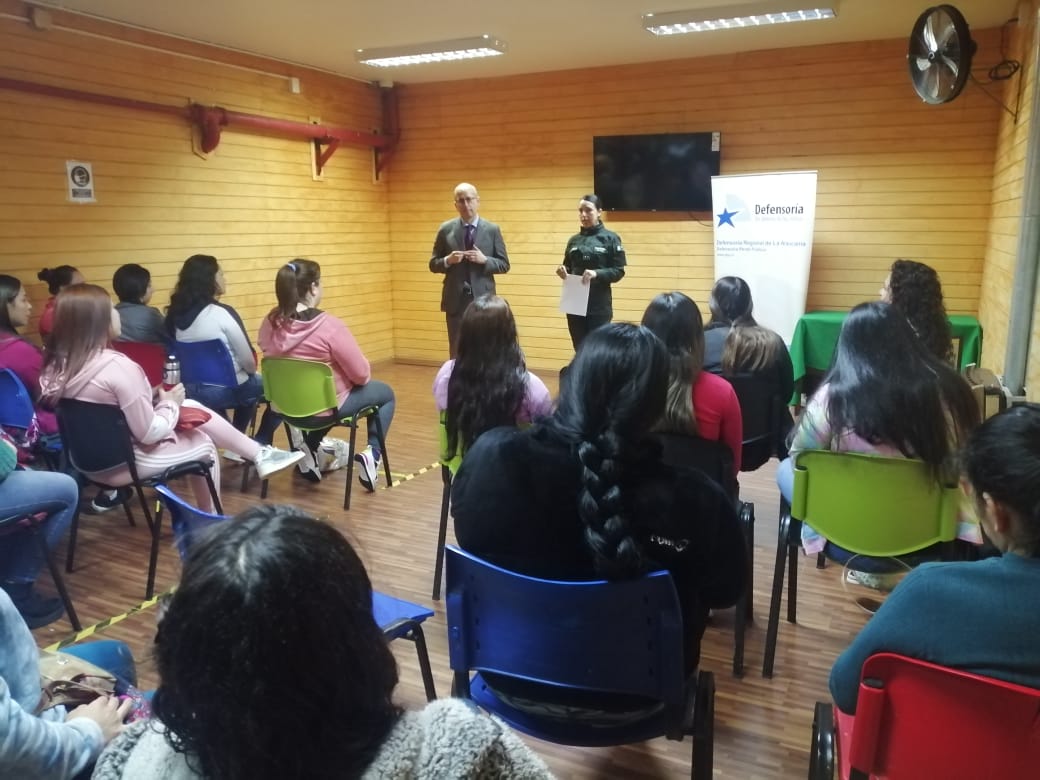 DPP_Araucania's tweet photo. Defensoría Penal Pública realizó taller de Salud Mental en Centro Penitenciario de Temuco. Cerca de 30 internas participaron en capacitación sobre expresión corporal en una actividad inaugurada por el Defensor Regional Renato González. https://t.co/MCUAKbIQL8