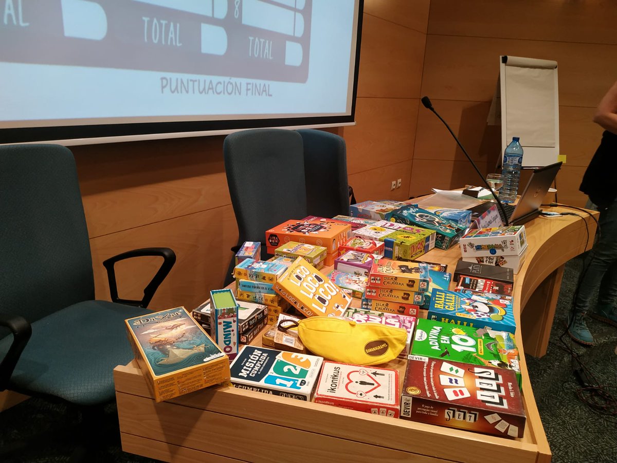 cepmalaga's tweet photo. En #JADIM seguimos atendiendo la diversidad en los talleres de Alma Serra sobre salud mental y Nuria Guzmán sobre neuroeducación y juego @cepronda @cepantequera @cepmarbellacoin @cepaxarquia  @ManoliFM @antsegura @Mjbueno14 https://t.co/LI5hPu76pT