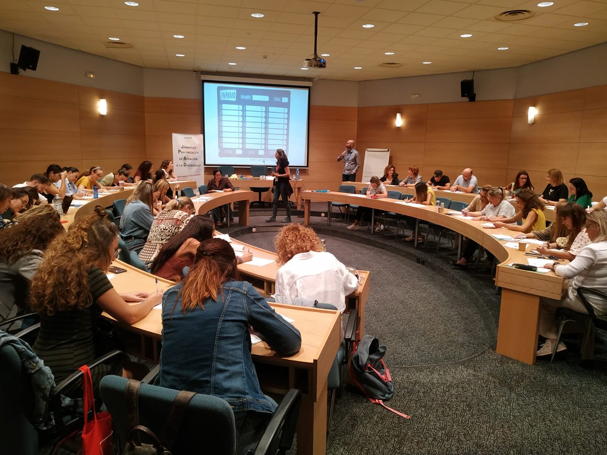 cepmalaga's tweet photo. En #JADIM seguimos atendiendo la diversidad en los talleres de Alma Serra sobre salud mental y Nuria Guzmán sobre neuroeducación y juego @cepronda @cepantequera @cepmarbellacoin @cepaxarquia  @ManoliFM @antsegura @Mjbueno14 https://t.co/LI5hPu76pT