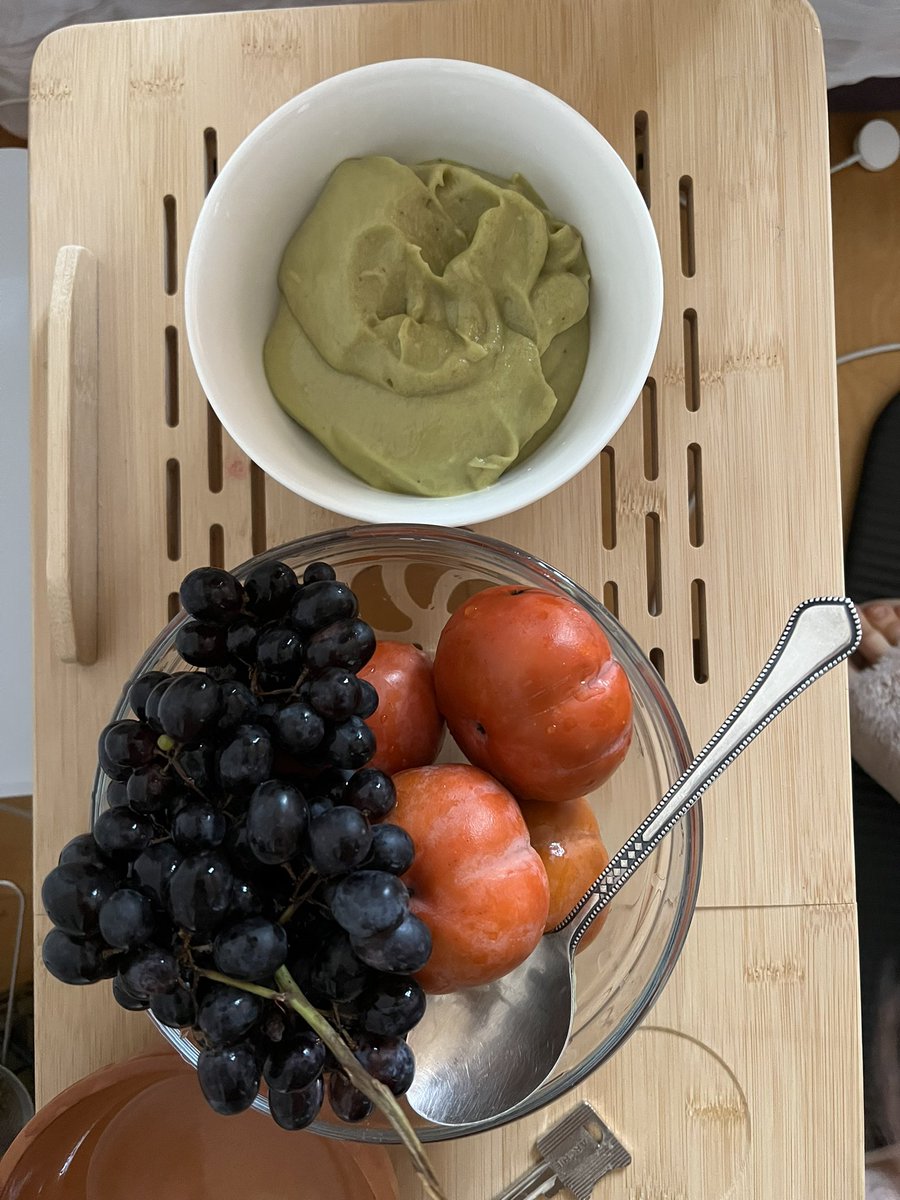 VictoriaUsman_'s tweet photo. Pudding: avocado, banana, dates. https://t.co/KFvcvjoFRw