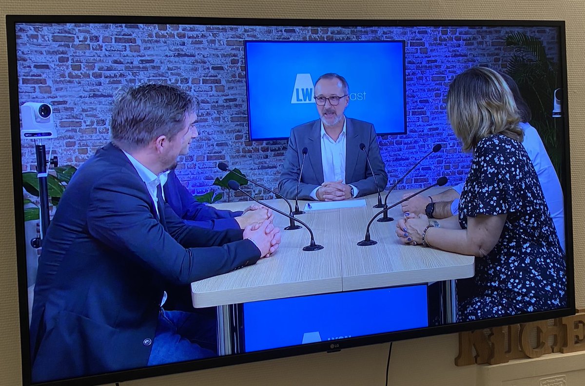 LEBYPascal's tweet image. En direct (mais pas en live 😉) de nos locaux chez Lyon Entreprises : la première table ronde de la soirée. A suivre sur lyon-entreprises.com et sur LinkedIn.