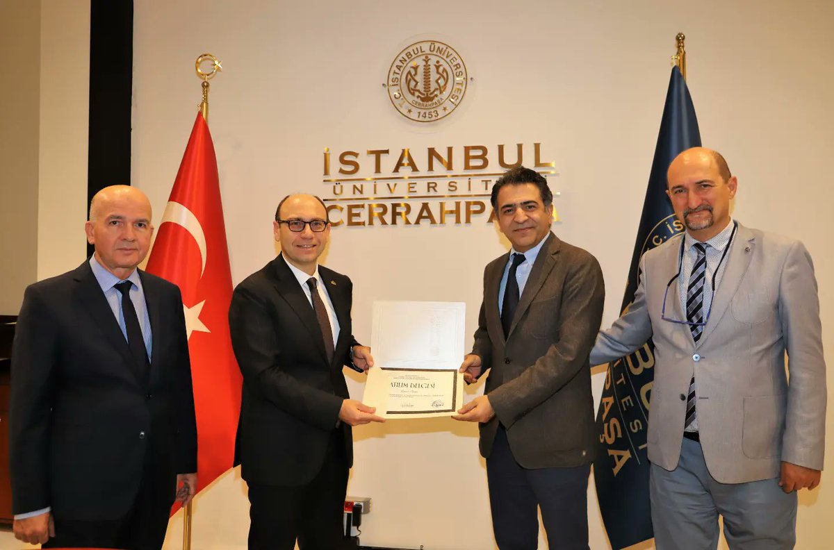 iucsem's tweet photo. Merkezimiz ve Cerrahpaşa Tıp Fakültesi ortaklığıyla düzenlenen Robotik Cerrahi Temel Eğitimi Programını başarıyla tamamlayan katılımcılarımıza belgeleri Rektörümüz Sayın Prof. Dr. Nuri Aydın tarafından takdim edildi. 

#istanbulüniversitesicerrahpaşa #istanbuluniversitycerrahpaşa https://t.co/jZr36Z4xeU