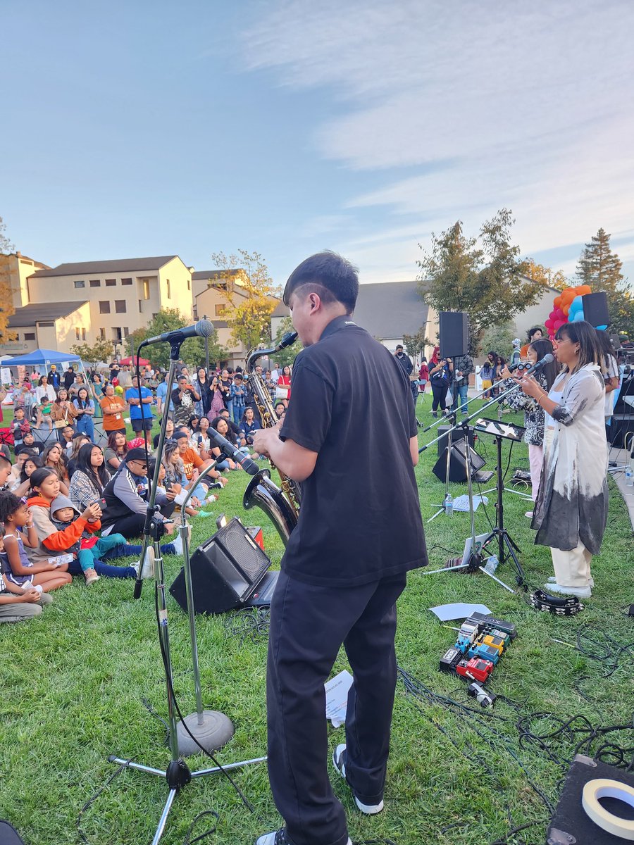 ZEPS's tweet photo. #FAHMFEST in #Stockton was incredible! @littlemanila 2️⃣0️⃣9️⃣ #RHYMOSAURS @rubyibarra and her live band tore it down. 🦖🎤🎼 https://t.co/EBjxn8vqKb