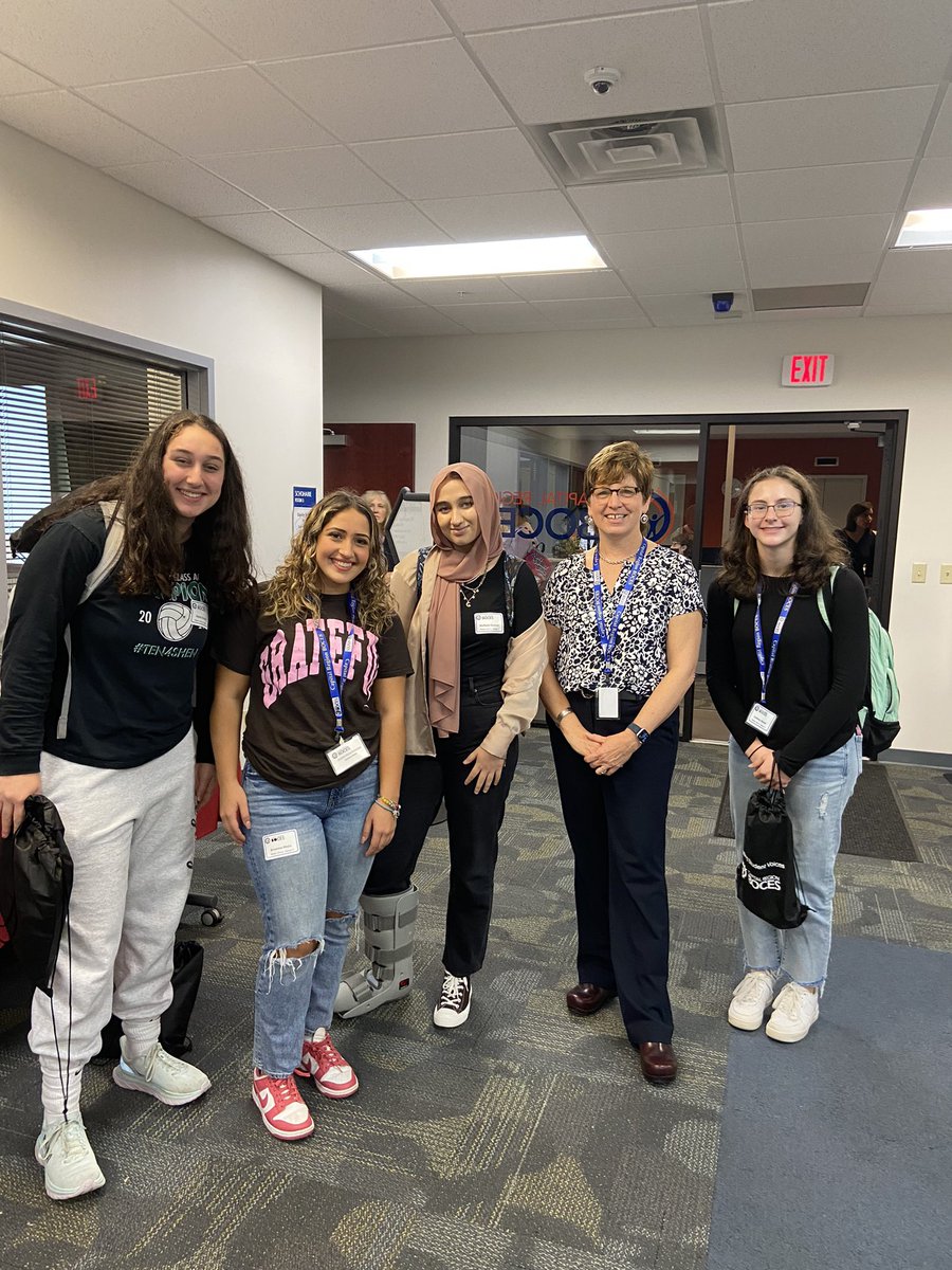 Dr. Eva Jones tweet media