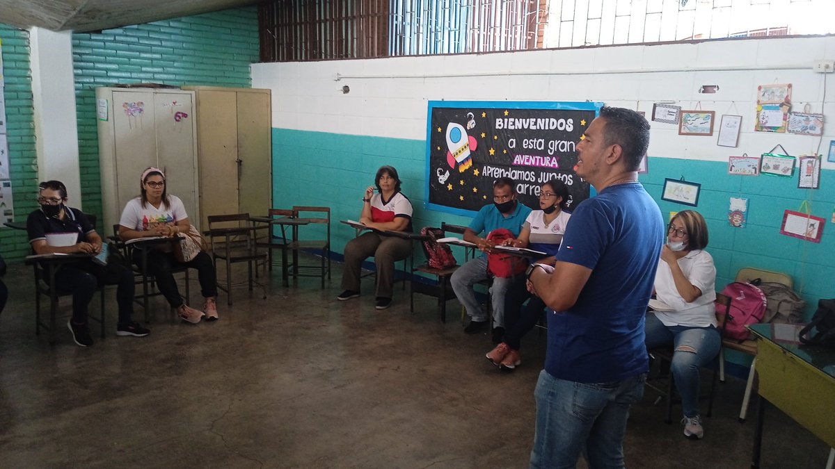 cbitsimon's tweet photo. Nos encontramos en la EBE J.M. Álvarez Jaramillo. Realizando un acompañamiento junto al coordinador zonal de Fundabit Aragua @pedrogordon2121 para informar a directivos y tutores de las nuevas orientaciones y normativas internas de los CBIT https://t.co/kJIxE49bBS