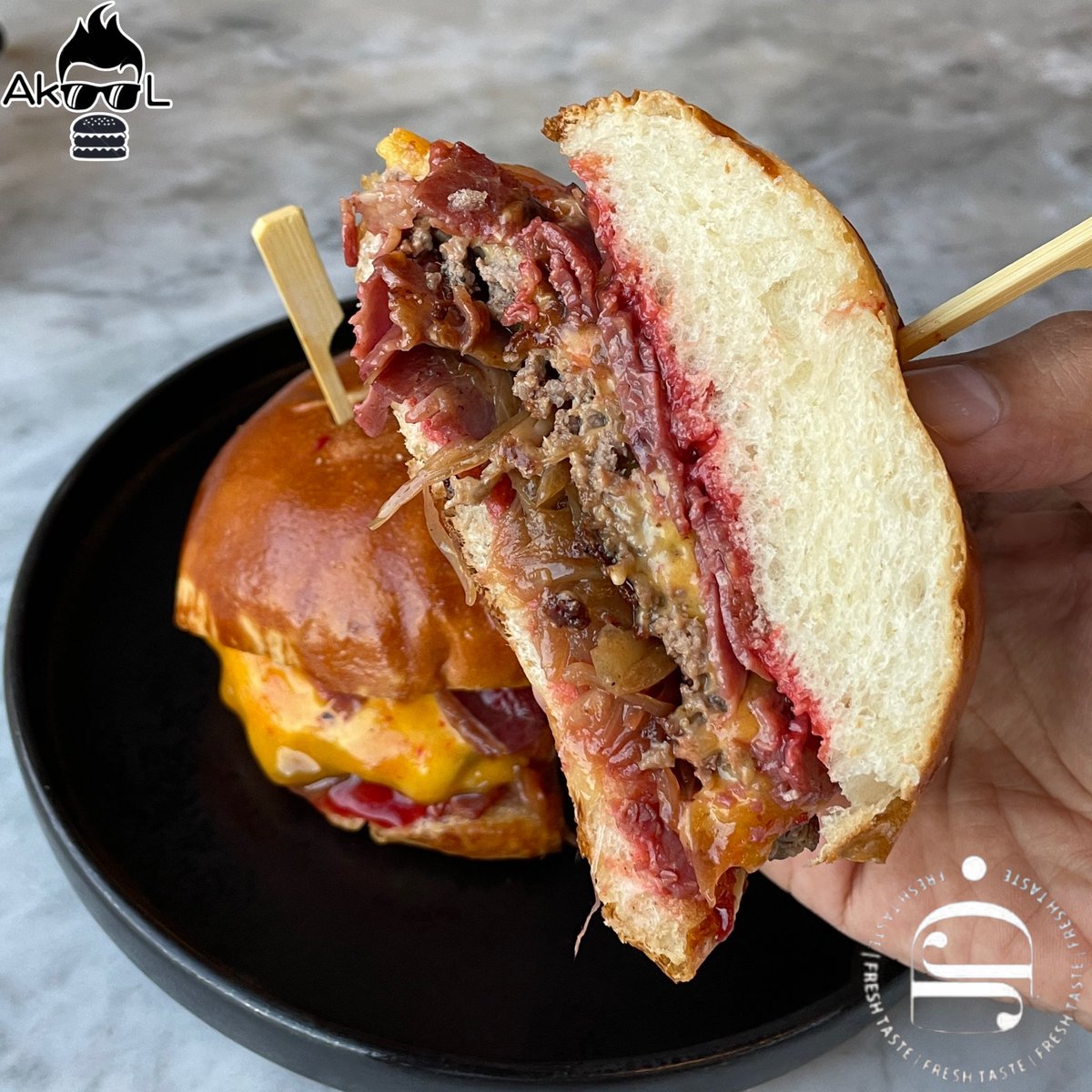 مطعم <a href="/jollyburgerksa/">Jolly Burger🇸🇦</a> منزلين
"برجر دبل قصدير مع بطاطس ب٢٢"
-عندهم تشيلي فرايز من الالذ في الرياض مثل شكل البركان ب٢٤.
-برجر بيكون٣٣بصوص الكرز وخبز البريتزل
-برجر ترفل٣٤صوص ترفل وبصل مكرمل ومغرق جبن
-كرسبي شكن٢٦.
>على برامج التوصيل وعرض ب٩ريال
>فرعين الياسمين والتعاون
#مطاعم_الرياض