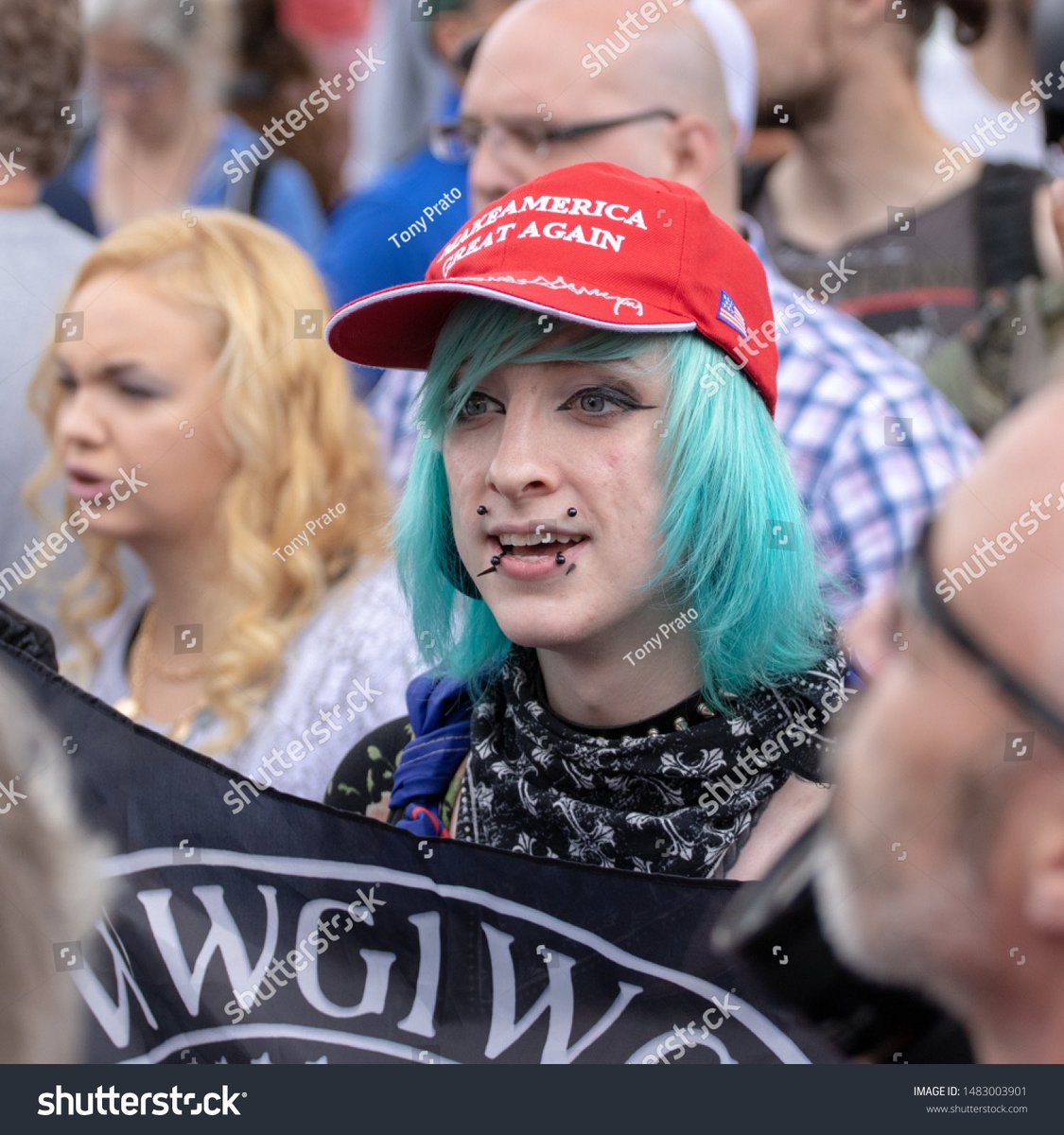 roachbiggums's tweet image. #doop fans at a rally