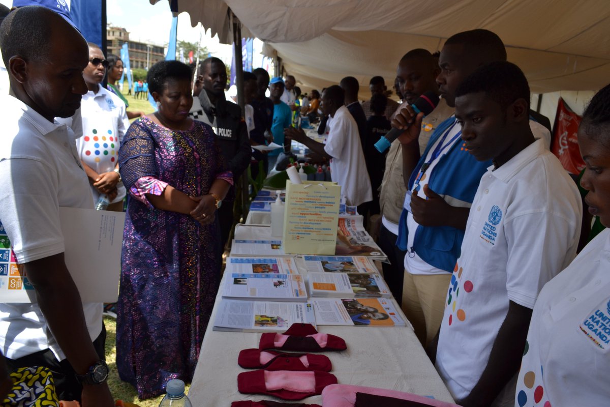 Minister for General Duties & Focal Point Minister for #SDG in @OPMUganda @JustineLumumba visits @UNFPAUganda exhibition space during #UNDayUg22 in #Mbarara. Through @LWF_Uganda @UNFPAUganda delivers life-saving #SRHR & #GBV services in #Kyaka II & #Kyangwali refugee settlements