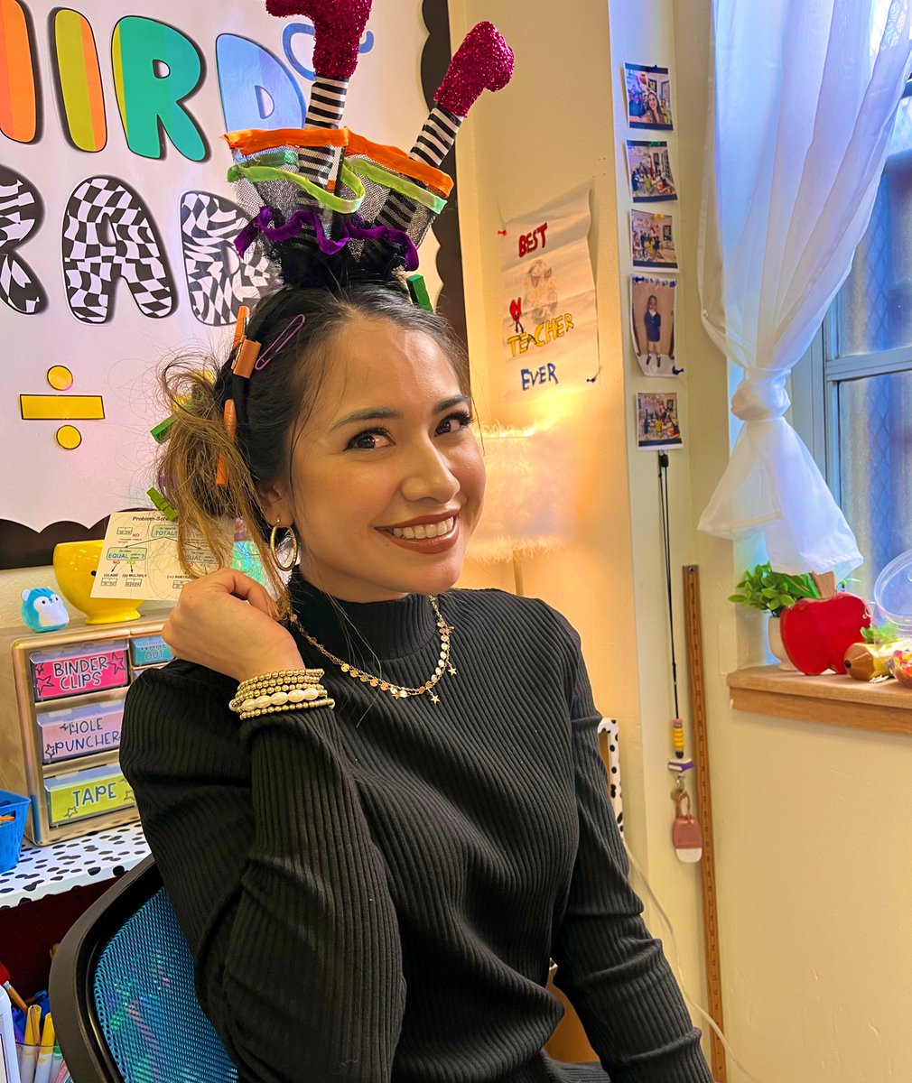 m_jackson33's tweet photo. Tell me you’re a math teacher who loves crazy hair day without telling me… 🤪🤪🤪 Red Ribbon week at @StevensParkDISD ✨ #basetenrods #problemsolvingthinkaloud #expomarker https://t.co/9JuJFGpDue