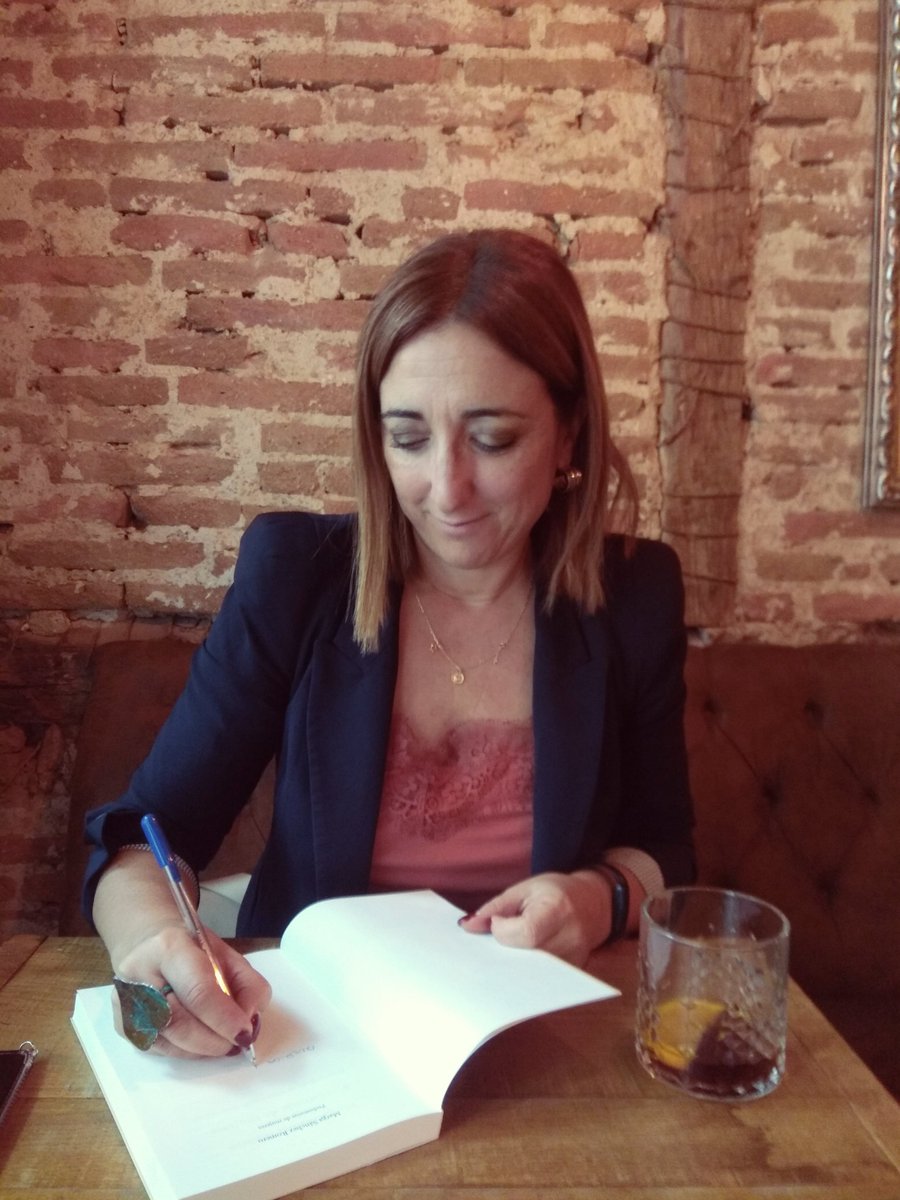 Gracias <a href="/ArqueoInquieta/">marga sanchez romero</a> por recuperar las historias de muchas. Por hacer transferencia de la investigación. Por descubrir lo que no han querido contarnos. Por creer y crear inteligencias colectivas.