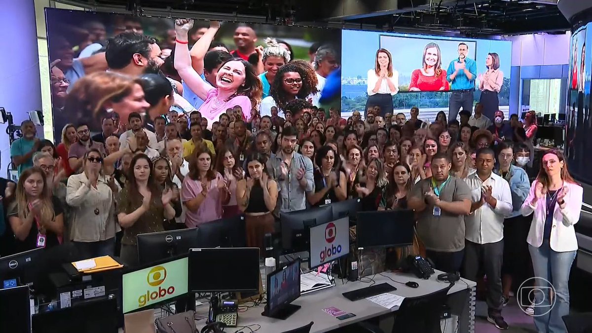 turmadocarlao's tweet photo. A comoção em torno da partida de Susana Naspolini é do tamanho de sua genialidade, competência, simpatia, caráter e humanidade. 

O encerramento do #RJ1 #RJTV de hoje foi o mais triste que já vi. 

SUSANA ETERNA! https://t.co/6bu4mSurwv