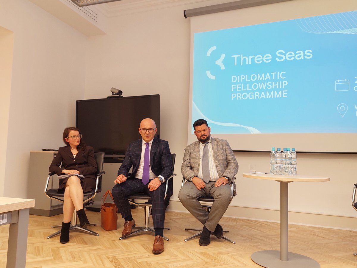 IS-Wireless (@is_wireless) on Twitter photo #3SI can not keep on acting as a subcontractor when developing its own networks. We must begin building mobile networks by ourselves, using the solutions created in the region - CEO Sławomir #Pietrzyk at Diplomatic Academy of Polish Ministry of FA <a href="/AD_MSZ/">Akademia Dyplomatyczna MSZ 🇵🇱</a> #3SI can not keep on acting as a subcontractor when developing its own networks. We must begin building mobile networks by ourselves, using the solutions created in the region - CEO Sławomir #Pietrzyk at Diplomatic Academy of Polish Ministry of FA <a href="/AD_MSZ/">Akademia Dyplomatyczna MSZ 🇵🇱</a>