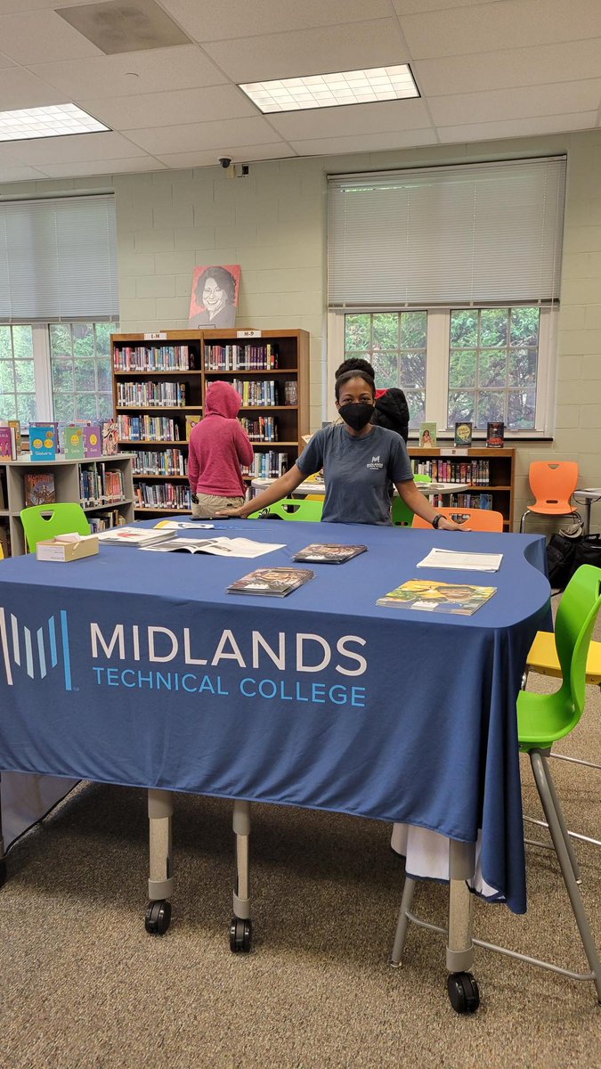 Connection Day at @olympia_LC Job Coach Cynthia Flemming-Tyler, coordinated Connection Day where our stakeholders and students came together to prepare for career success. Thank you to all who participated. #WithPurposeOnPurpose @RichlandOneCATE @RichlandOne #TeamOne #OneTeam