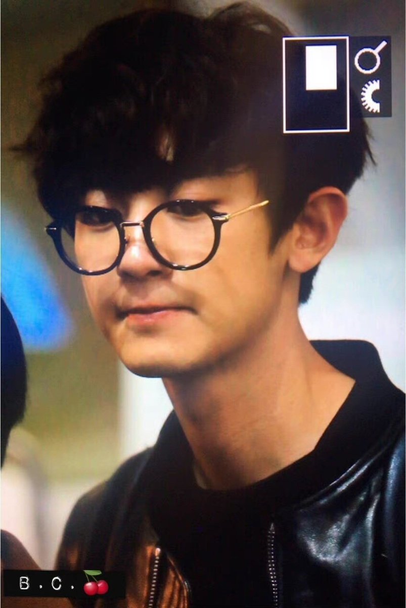 hourly chanyeol tweet media