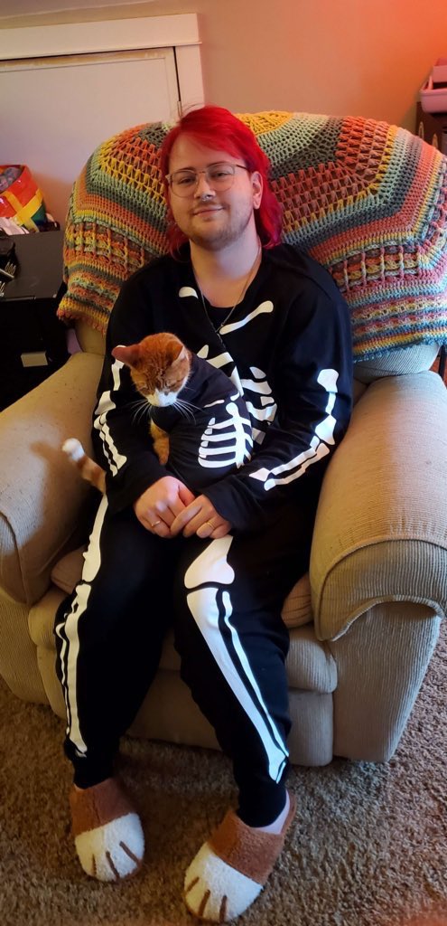 starryrivers's tweet photo. First and last photo of me and my baby 🥺 https://t.co/AHAq6GobSz