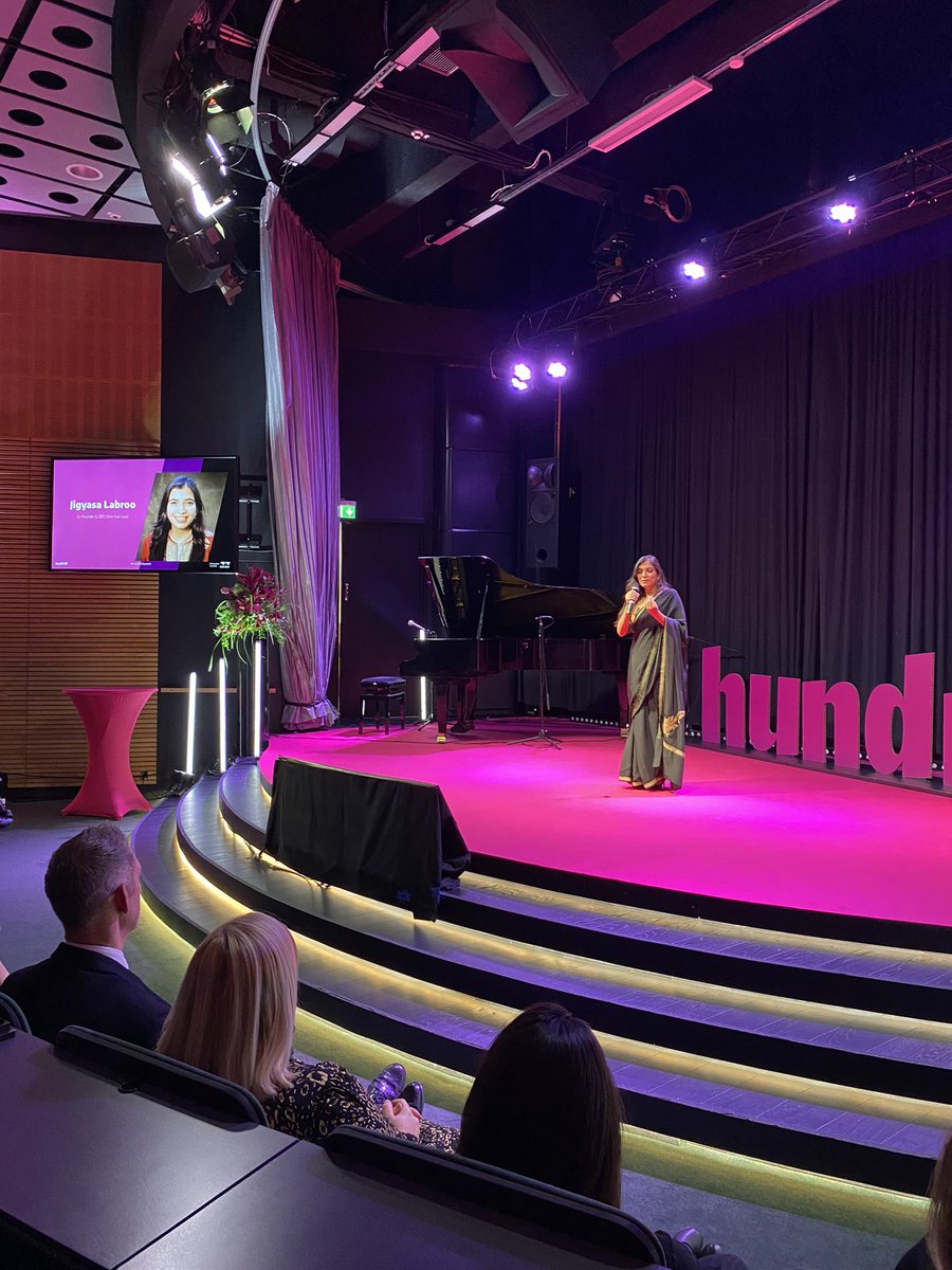 Congratulations to the Innovator of the Year <a href="/slamoutloud/">Slam Out Loud</a> Jigyasa Labroo! 🎉 #HundrEDSummit