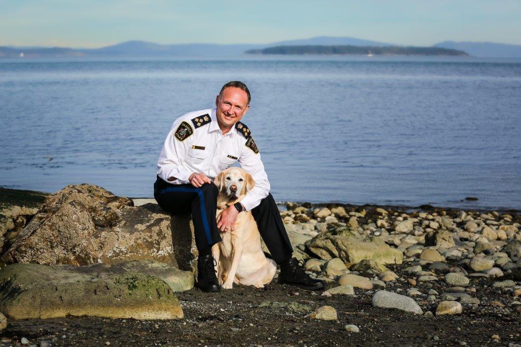 ChiefDuthie's tweet photo. My 13 yr old pup Zara and I thrilled to be included with many friends in @BalfoursFriends 2023 “Officers on Pawtrol” calendar - helping pets get care! The pups absolutely steal the limelight and will surely bring a smile to your face each month! 🐾@SaanichPolice #ICS #yyj https://t.co/EITt51kXWw