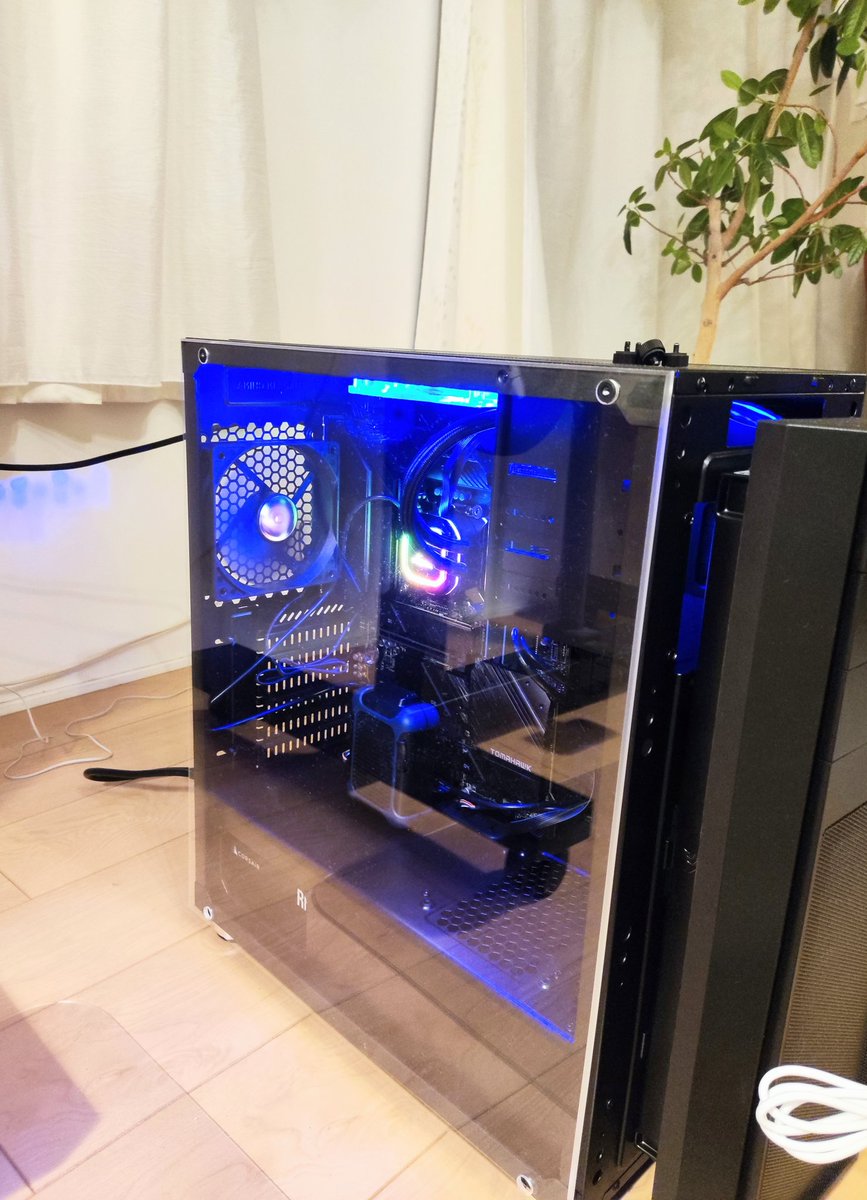 nahanaha0024's tweet photo. デスク上は綺麗に見えるけど、初めての自作PCはboxの前面が閉まりません…
$XCB $CTN #xcbmining #coremining #coreblockchain #coreminer #マイニング #初マイニング #楽しい https://t.co/TssfaYUzEH