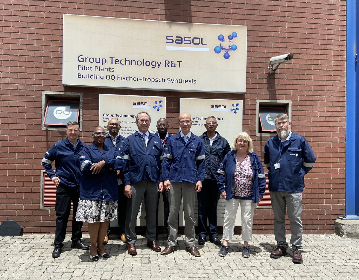 Visiting Sasol‘s first plant in Sasolburg.

We have just started a cooperation between 🇿🇦 company Sasol &amp; 🇩🇪 to develop sustainable &amp; green aviation fuels. Future-oriented and very much appreciated!
<a href="/SasolSA/">Sasol</a>